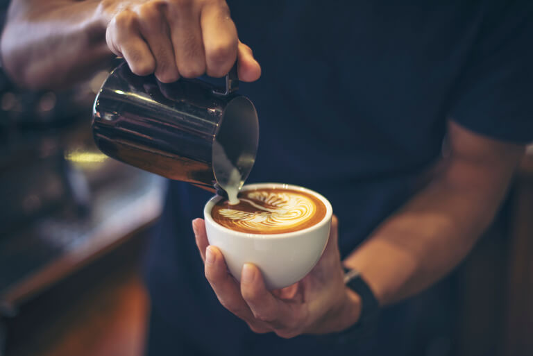 カフェ店員が名刺を持つ3つのメリット